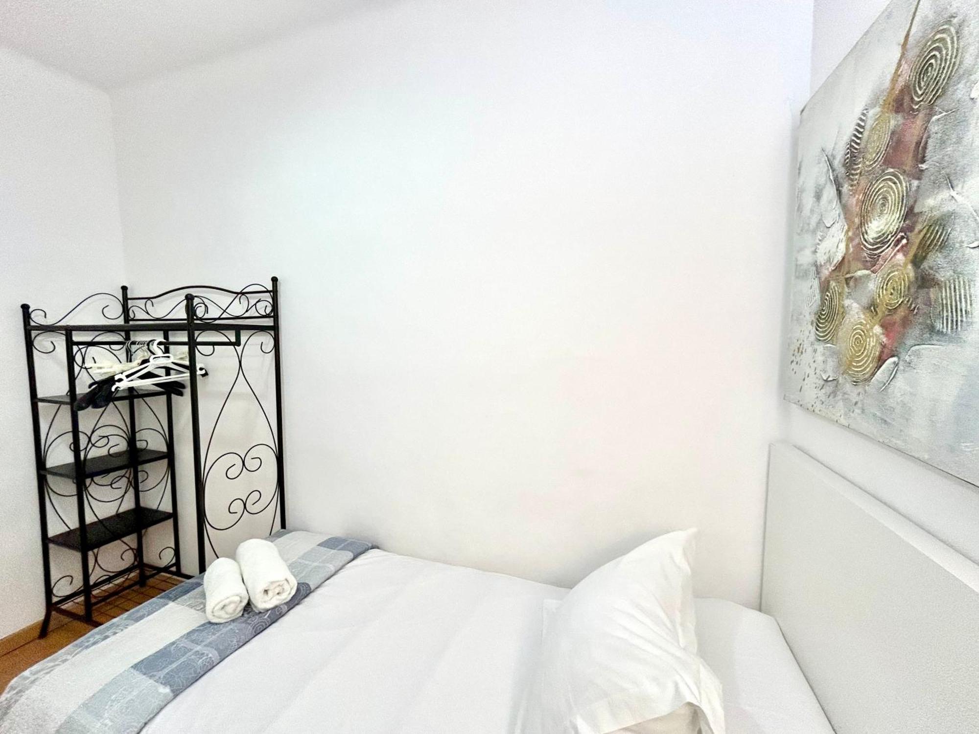 Apartment Carrer D'Olesa Barcelona Exterior foto